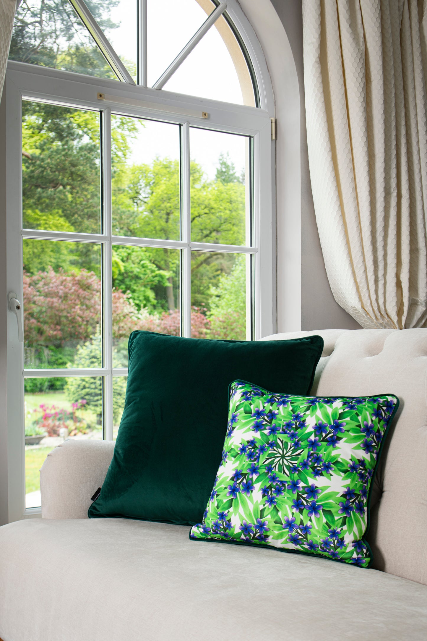 Blossoming Spring - Velvet Cushion